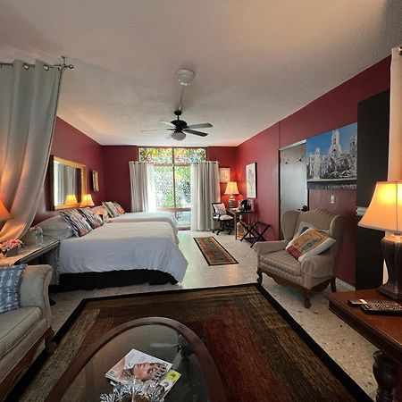 Dickinson Guest House, Guadalajara Expo ภายนอก รูปภาพ