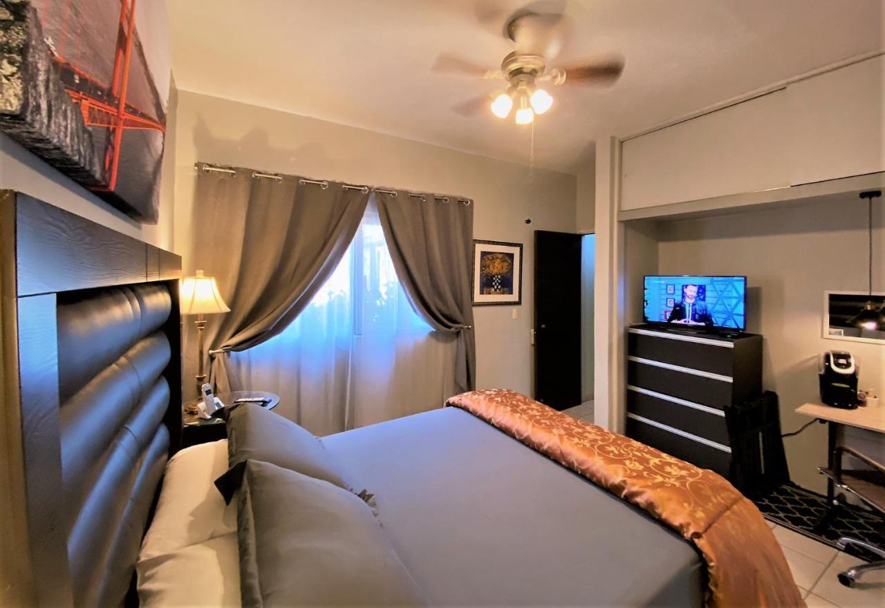 Dickinson Guest House, Guadalajara Expo ภายนอก รูปภาพ