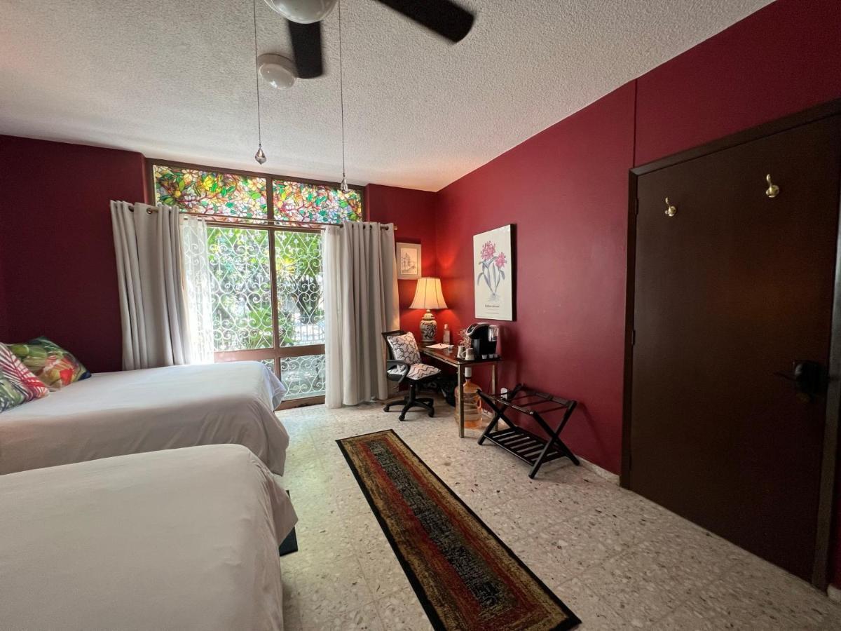 Dickinson Guest House, Guadalajara Expo ภายนอก รูปภาพ
