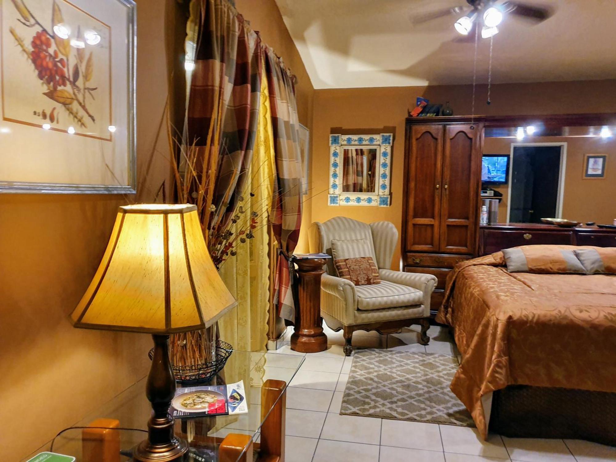 Dickinson Guest House, Guadalajara Expo ภายนอก รูปภาพ