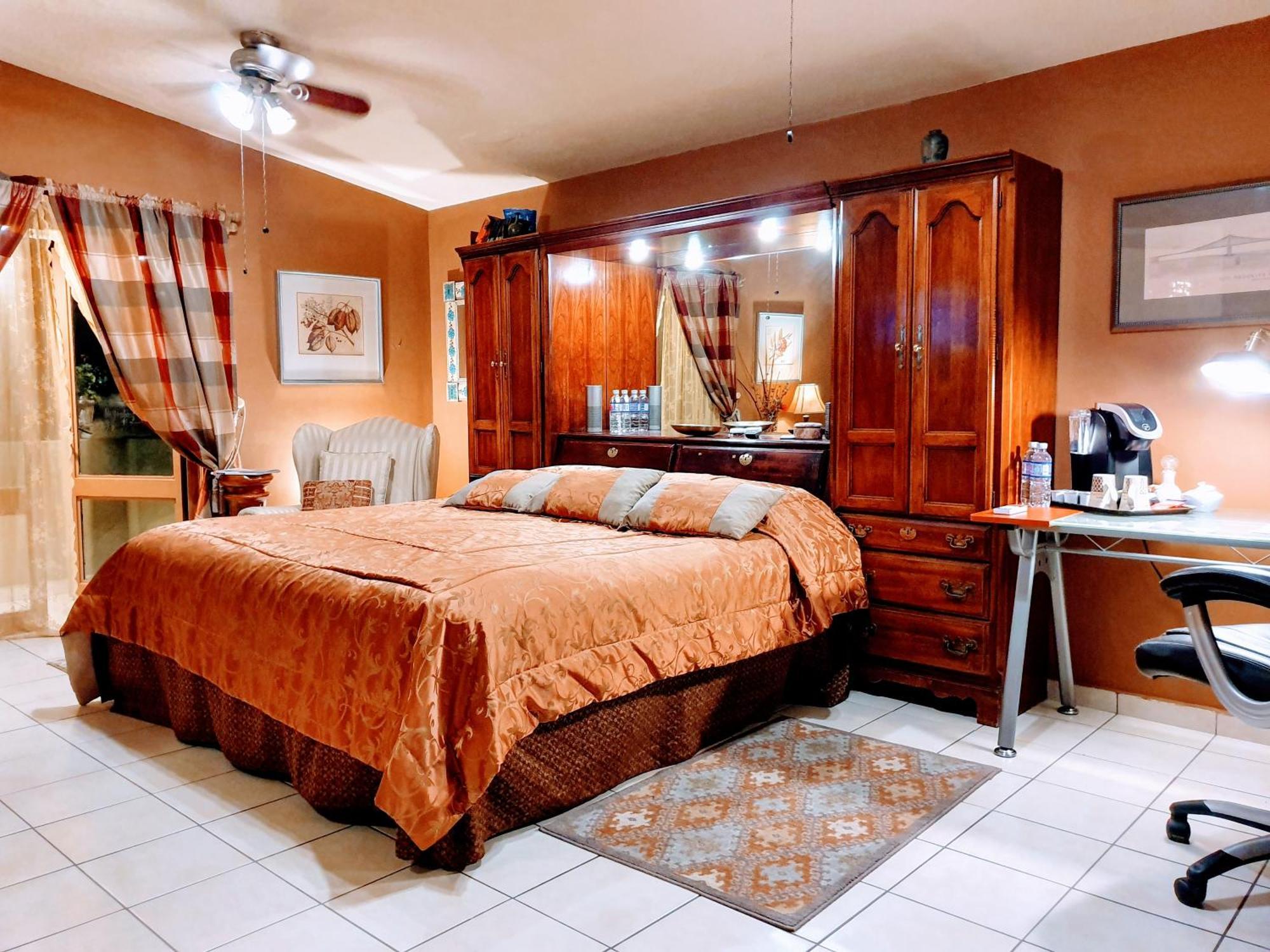 Dickinson Guest House, Guadalajara Expo ภายนอก รูปภาพ