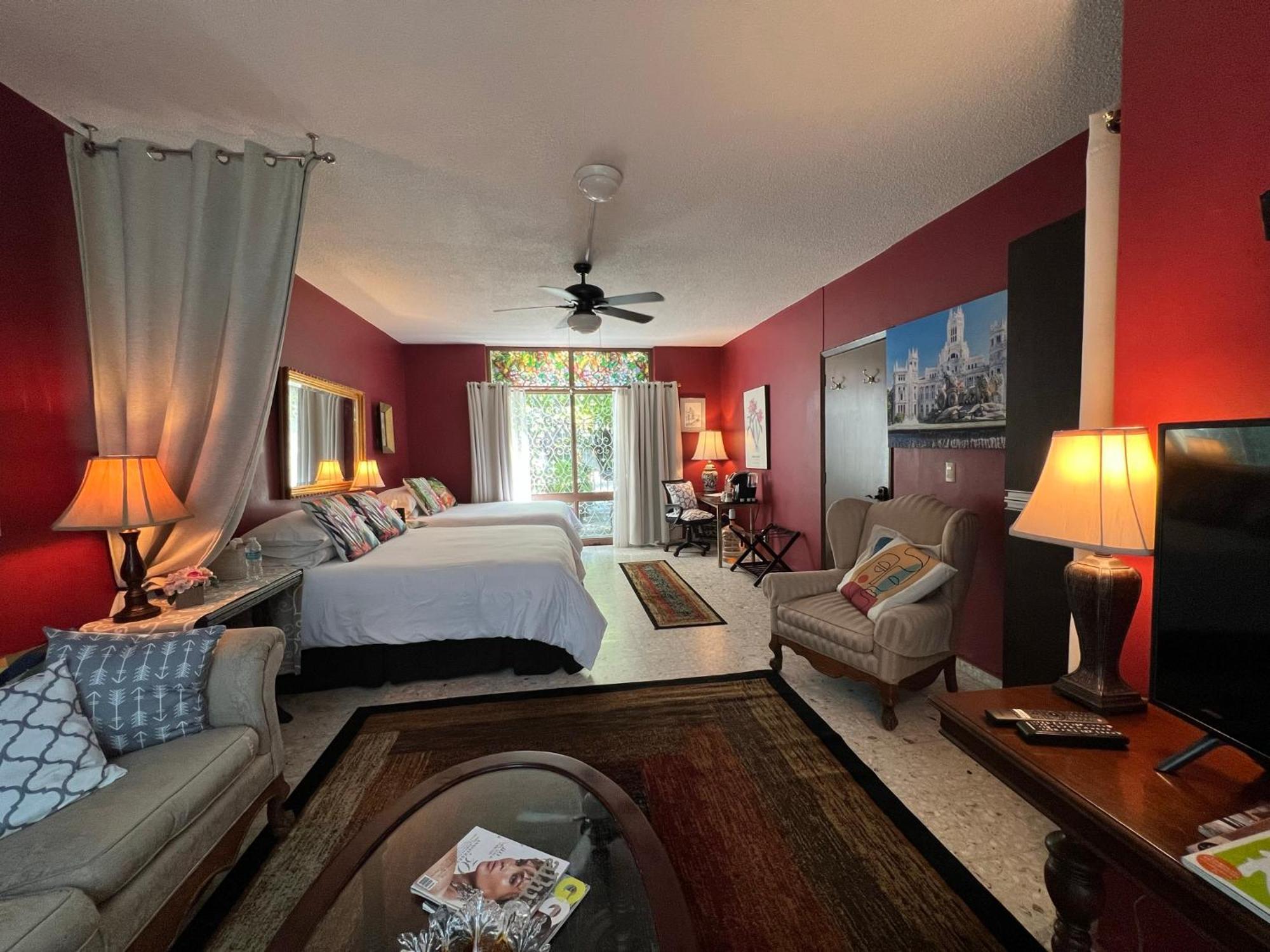 Dickinson Guest House, Guadalajara Expo ภายนอก รูปภาพ