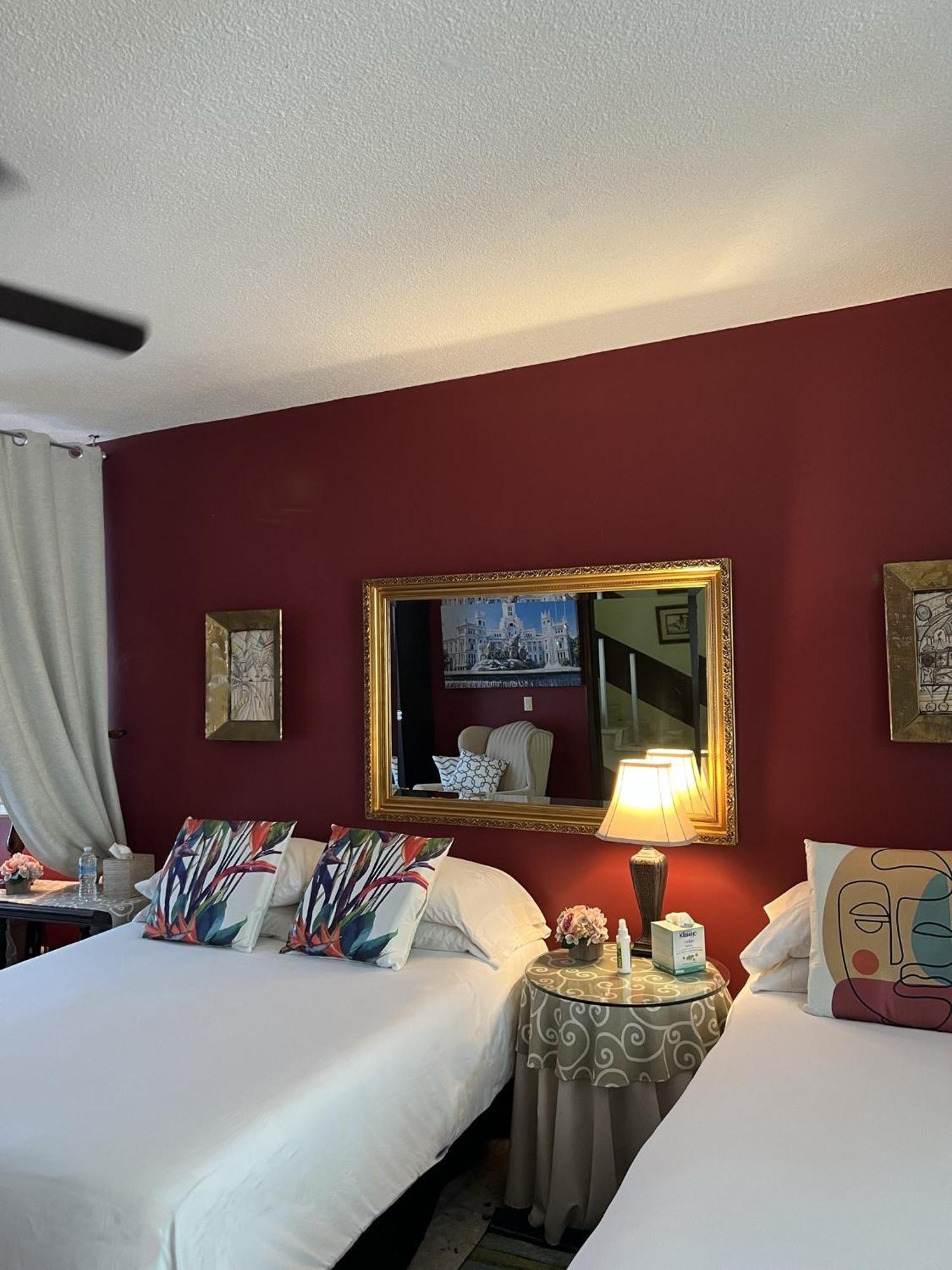 Dickinson Guest House, Guadalajara Expo ภายนอก รูปภาพ