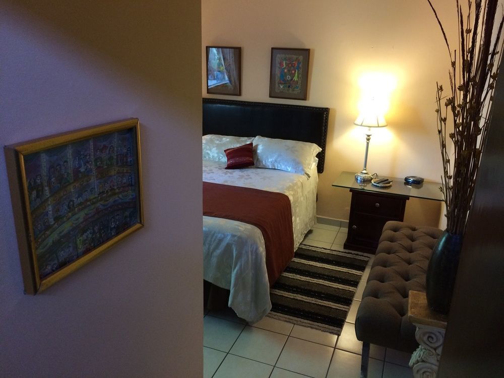 Dickinson Guest House, Guadalajara Expo ภายนอก รูปภาพ